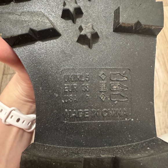 Black Waterproof Snow & Rain Boots – Star Footprint Soles – Women’s US 7 / EU 38 - Picture 4 of 5